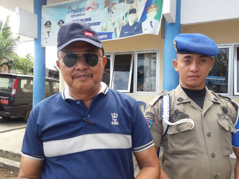  Kasatpol PP Kota Bengkulu Mitrul Ajmi disela sela kunjungannya ke PPK di Kecamatan Singgaran Pati, Jumat (29/06/2018).