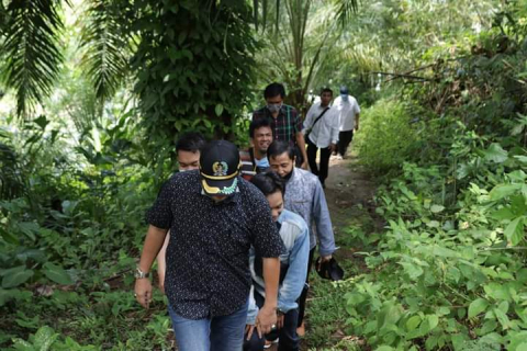 Ketua DPRD Barli Halim Bersama Rombongan Tinjau Lokasi Jembatan Putus