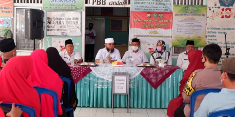 Wali Kota Bengkulu Helmi Hasan saat acara pembinaan ketua RT di kantor lurah Pondok Besi