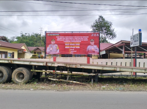 Polsek Sindang Kelingi Pasang Spanduk Nomor Pelayanan Kepolisian