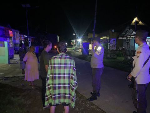 Empat Personel Polsek Kaur Utara Patroli KRYD Sambangi Warga Sampaikan Imbauan Kamtibmas  