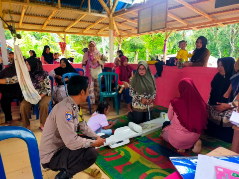 Bhabinkamtibmas Polsek Ketahun Lakukan Pendampingan Posyandu