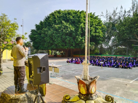 Polsek Ketahun Hadiri Pembukaan MPLS dan Gelar Penyuluhan Bahaya Narkoba dan Edukasi Tertib Berlalulintas di SMAN 05 BU