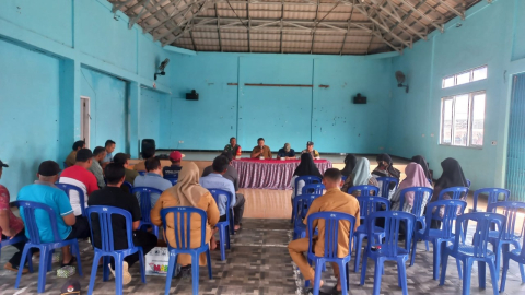 Bhabinkamtibmas Polsek Ketahun Hadiri Rapat Persiapan Peringatan HUT RI ke-79 Di Desa Giri Kencana