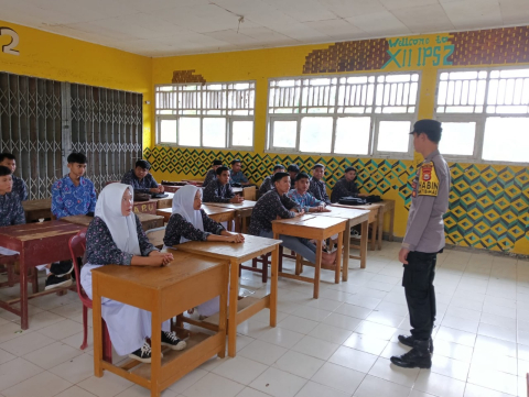 Polsek Kotapadang Police Go To School di SMAN 10 Kota Padang 