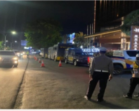 Personel Satgas Kamsetibcarlantas Polresta Bengkulu Lakukan Pengamanan dan Pengaturan Lalin Debat Paslon Bupati dan Wakil Bupati Bengkulu Tengah