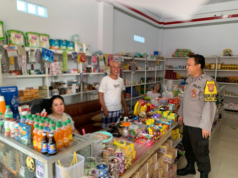 Bhabinkamtibmas Polsek Pino Sambangi Warga UMKM Desa Ulak Lebar