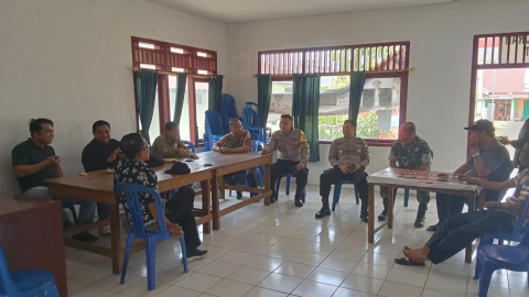 Kapolsek Pino hadiri Serah Terima hasil Pekerjaan Pembangunan Siring Pasang (Drainase) Desa Binaan