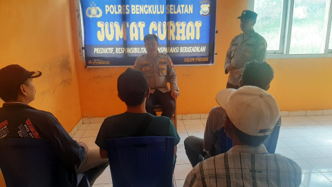 Sat Binmas Polres Bengkulu Selatan Gelar Jumat Curhat, Tampung Keluhan Warga Kelurahan Kota Medan