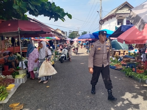 Bhabinkamtibmas Polsek Kota Manna Sambangi Warga dengan Door to Door System, Jaga Kondusifitas Ekonomi