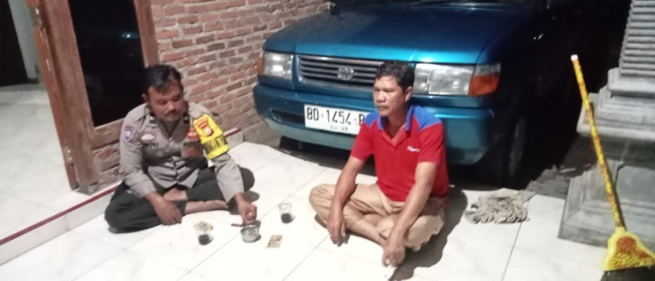 Bhabinkamtibmas Polsek Seginim Sambangi Masyarakat Untuk Wujudksn Kamtibmas yang Kondusif  