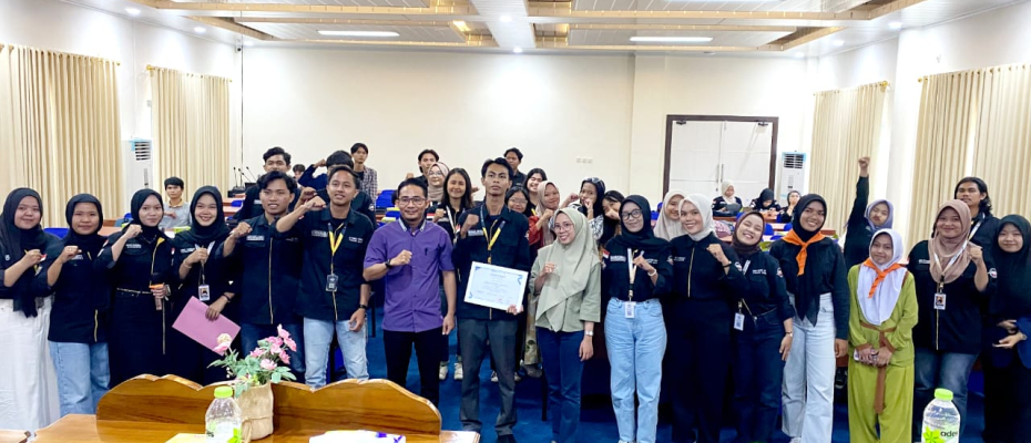 Tingkatkan Kompetensi Mahasiswa Menulis Berita Melalui Workshop Jurnalistik