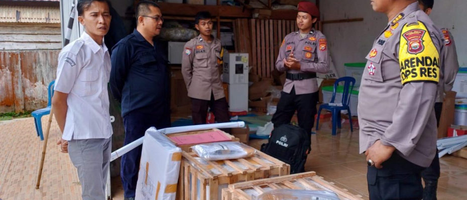 Polri Jamin Kamtibmas Kondusif, Logistik Pilkada 2024 Desa Terpencil di Lebong Didistribusikan