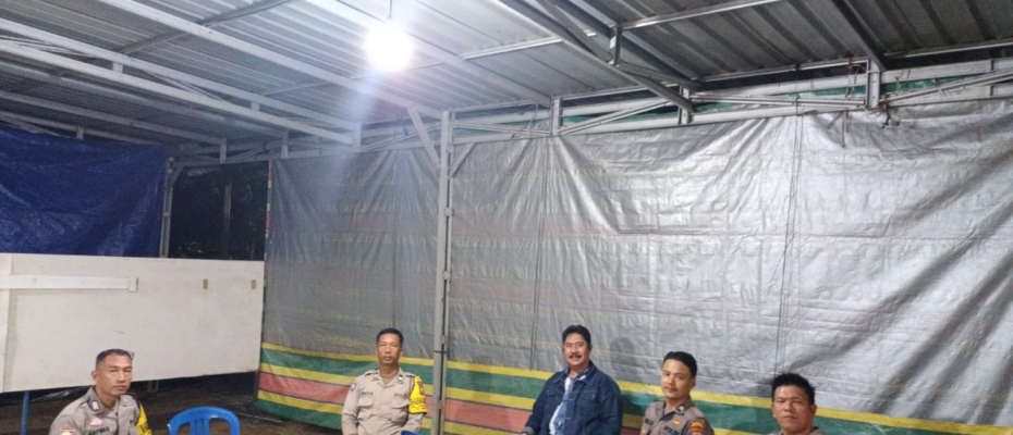 Pastikan Keamanan Logistik, Polsek Teluk Segara Laksanakan Pengamanan Kantor PPK Kecamatan Sungai Serut 