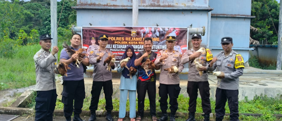 Polsek Kota Padang Gelar Kegiatan "Selasa Berbagi" dengan Pembagian 40 Ekor Anak Ayam untuk Warga
