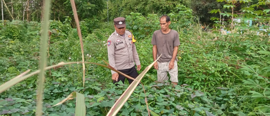 Bhabinkamtibmas Polsek Kotapadang Sambangi Warga, Sosialisasikan Pemanfaatan Lahan Pekarangan