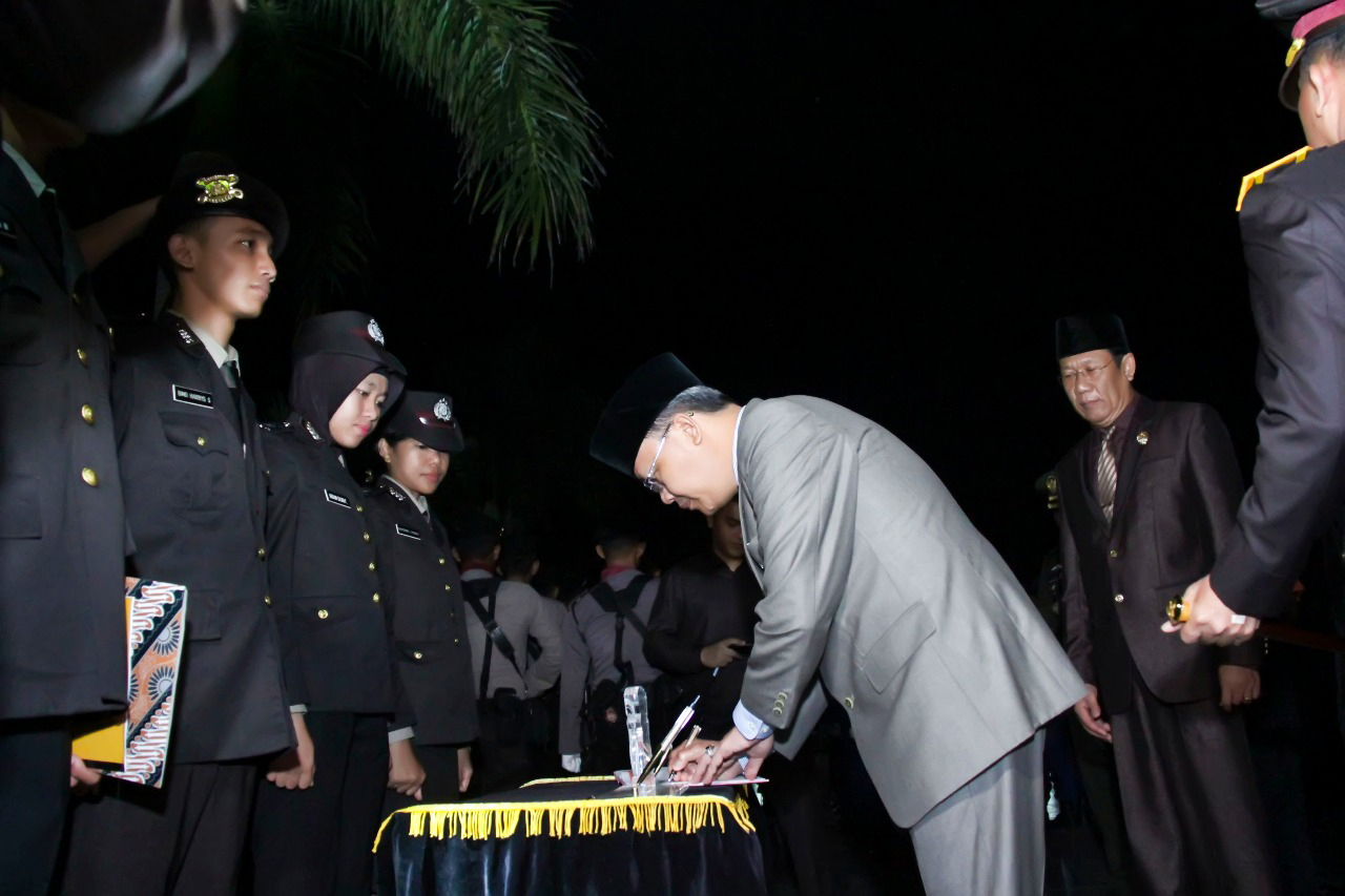 Plt. Gubenur Hadiri Apel Kehormatan & Renungan Suci Peringatan HUT RI Ke-72, di Taman Makam Pahlawan Balai Buntar