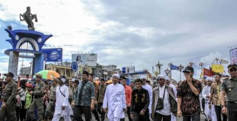 Plt Gubernur bersama KKT dan Arak arakan Tabut Tebuang