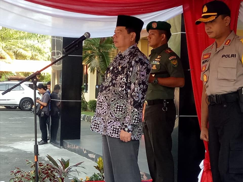 Penjabat walikota Bengkulu Budiman Pimpin apel gabungan di Halaman Polres Kota Bengkulu, Kamis (07/06/2018).