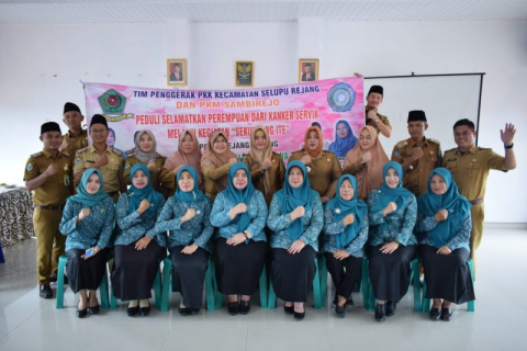 FOTO BERSAMA DINKES DAN TP PKK RL