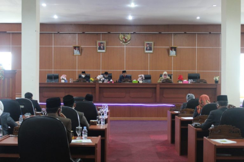  Rapat paripurna bahas 2 raperda