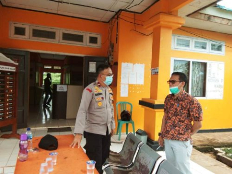 Pengamanan Rapat Pleno oleh Personil Polres Kaur