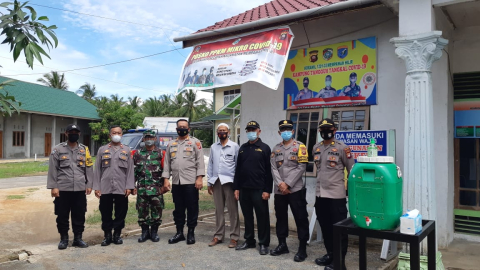 Danramil Mempawah Hilir Dampingi Tim Dir Binmas Polda Kalbar Kunjungi Posko Ppkm Skala Mikro