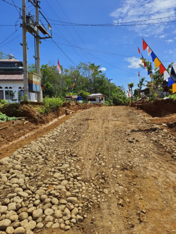 Pekerjaan Jalan TMMD Ke 114 Kodim 0423/BU di Desa Suka Mulya Memasuki Tahap Finishing