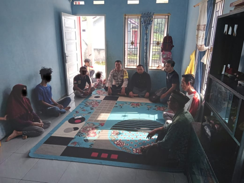 Bersama BMA dan Perangkat Desa, Bhabinkamtibmas Polsek Curup Gelar Mediasi Permasalahan Warga