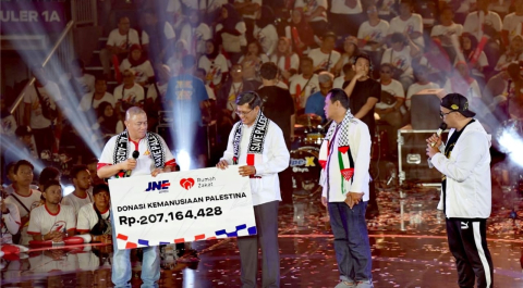 JNE Terima Penghargaan Sebagai Tokoh Pemberdayaan dan Kolaborasi Palestina di Ajang Public Expose Rumah Zakat 2024