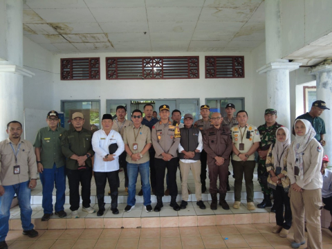 Patroli Gabungan, Kapolres Kaur Sambangi dan Pantau Pelaksanaan Rekapitulasi Tingkat PPK di Kecamatan Kelam Tengah 