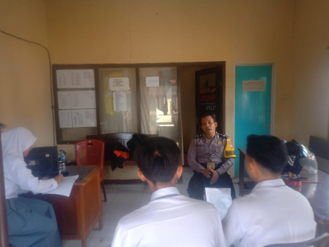 Polsek Kota Padang Menerima Kunjungan SMAN 10 RL Berikan Motivasi dan Himbauan Kepada Para Siswa