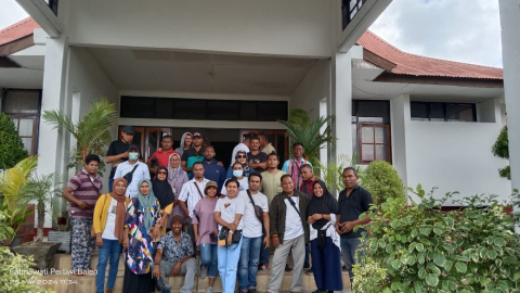 Tolak Pembatasan Sub Penyalur BBM, Warga Duduki Kantor Bupati Flores Timur