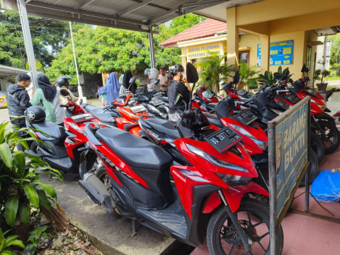 Polsek Kampung Melayu Layani Penitipan Sepeda Motor Saat Mudik