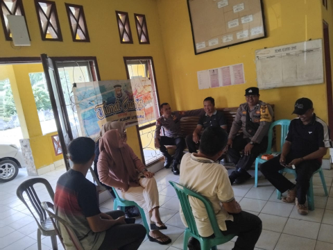 Jumat Curhat, Bhabinkamtibmas Polsek Kaur Utara Dengarkan Keluhan Warga Desa Gunung Kaya 