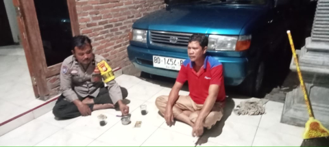 Bhabinkamtibmas Polsek Seginim Sambangi Masyarakat Untuk Wujudksn Kamtibmas yang Kondusif  