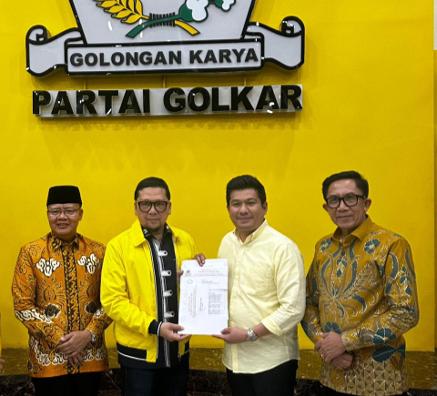 Rekom Partai Golkar Berlabuh Pada Pasangan Arie - Sumarno