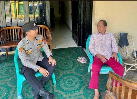 Kapolres Kaur Sambangi Warga Door to Door, Sampaikan Pesan Pilkada Damai dan Tertib Lalu Lintas