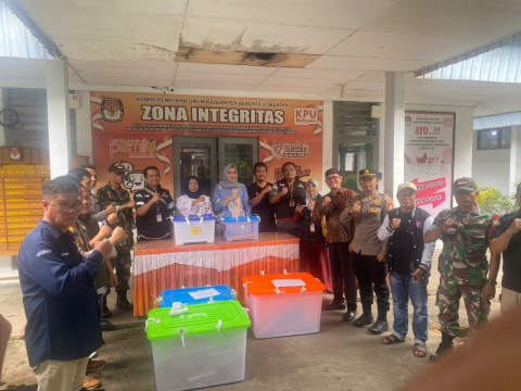 Pleno Tingkat Kecamatan di PPK Kedurang Rampung, Sinergi TNI-Polri Kokohkan Pengamanan