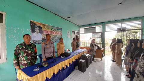 Cooling System Pasca Pilkada, Kapolsek Lebong Atas dan Bhabinkamtibmas Hadiri Musrenbangdes di Desa Tik Tebing