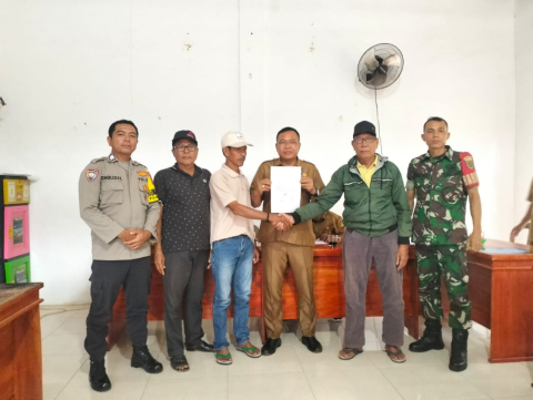 Bhabinkamtibmas Polsek Pino Selesaikan Permasalahan Warga di Desa Merambung Melalui Problem Solving