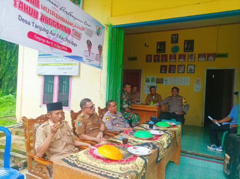 Kapolsek dan Bhabinkamtibmas Polsek Pino Raya Hadiri Musrenbangdes 2026 di Desa Tanjung Aur II