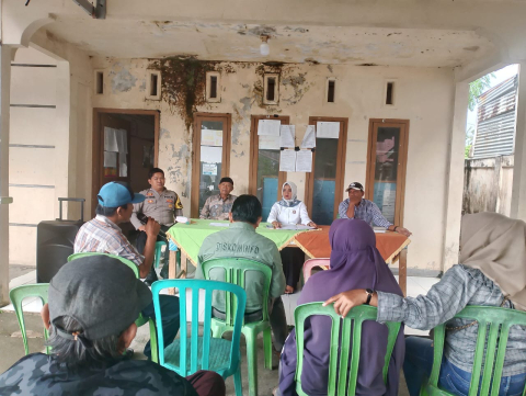 Bhabinkamtibmas Polsek Kota Manna Hadiri Musrenbangdes 2025 di Kelurahan Kampung Baru