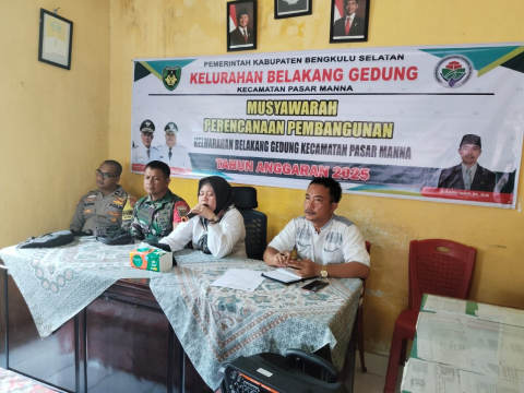 Bhabinkamtibmas Polsek Kota Manna Hadiri Musrenbangdes Tahun 2025 di Kelurahan Belakang Gedung