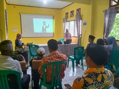 Bhabinkamtibmas Polsek Kota Manna Menghadiri Rapat Lintas Program Lintas Sektor di Puskesmas Kota Manna di Daerah Binaan