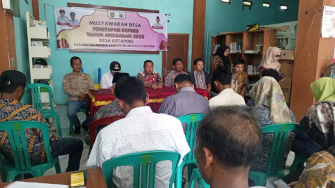 Bhabinkamtibmas Polsek Manna Menghadiri Musyawarah Rencana Pembangunan Desa Ketaping