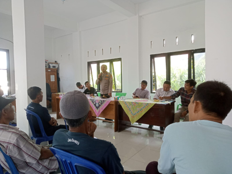 Kapolsek dan Bhabinkamtibmas Polsek Kedurang Ilir Pantau Pembangunan Desa dan Menghadiri Sertifikasi Fisik Infrastruktur