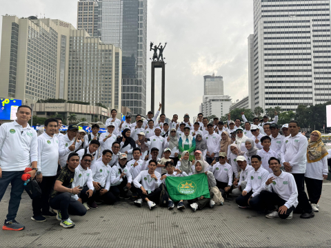 Penasihat Dharma Wanita Persatuan Kemenag RI Lepas Santri Fun Walk 2024