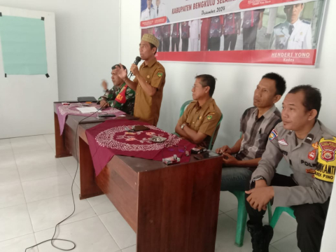 Bhabinkamtibmas Polsek Pino Raya Hadiri Musyawarah Rencana Kerja Pembangunan Desa Tahun 2026 Desa Binaan
