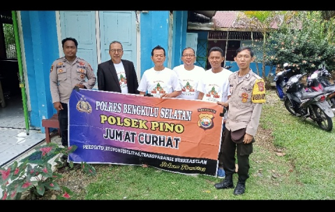 Perkuat Sinergitas dengan Warga, Polsek Pino Gelar Jumat Curhat di Desa Padang Mumpo